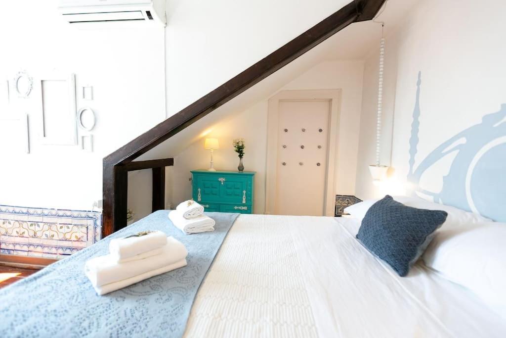 Location Spacious Charming 2 Great Views Apartment